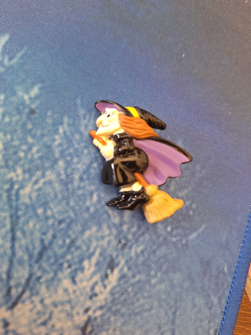 Vintage Witch Russ Brooch Pin Halloween Fall Jewelry